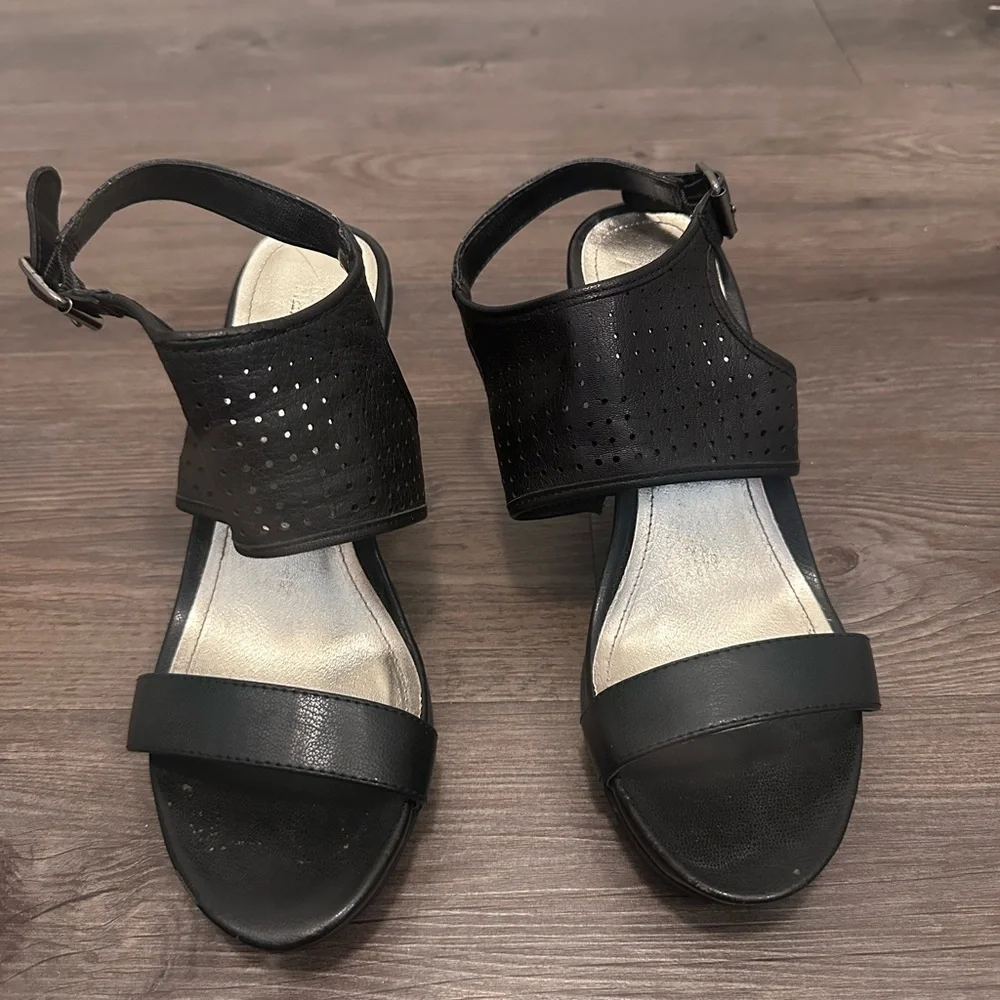 Black KENNETH COLE REACTION Ankle Strap Leather Women Shoes - Size 7.5 - Picture 3 of 14